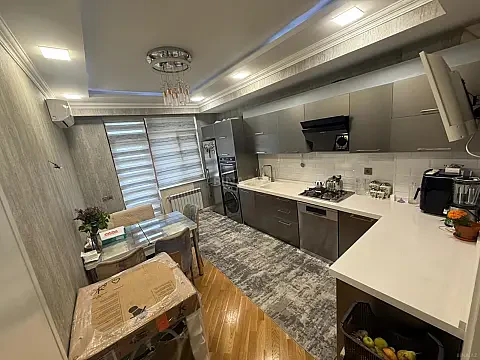 Satılır 2 otaqlı mənzil 96 m²