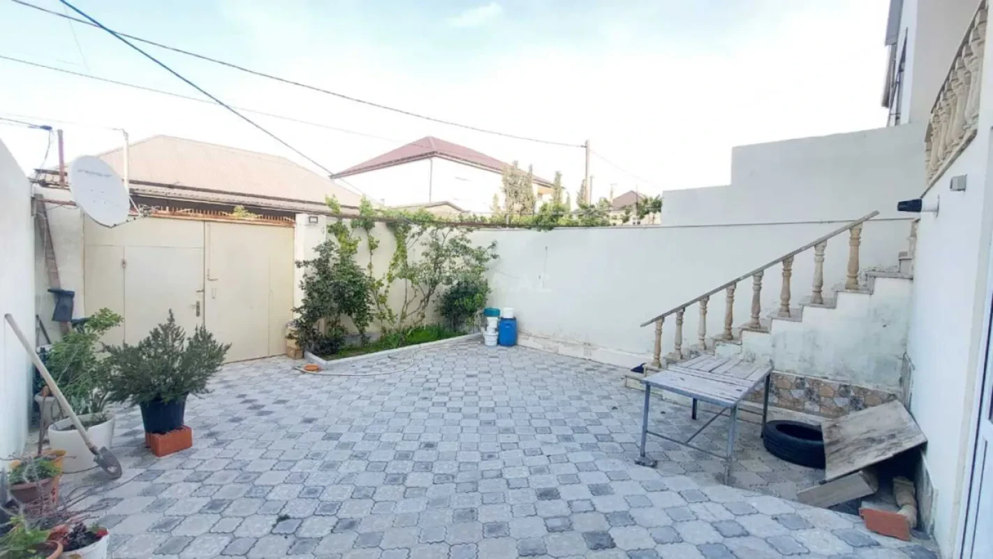 Satılır 5 otaqlı həyət evi 100 m²