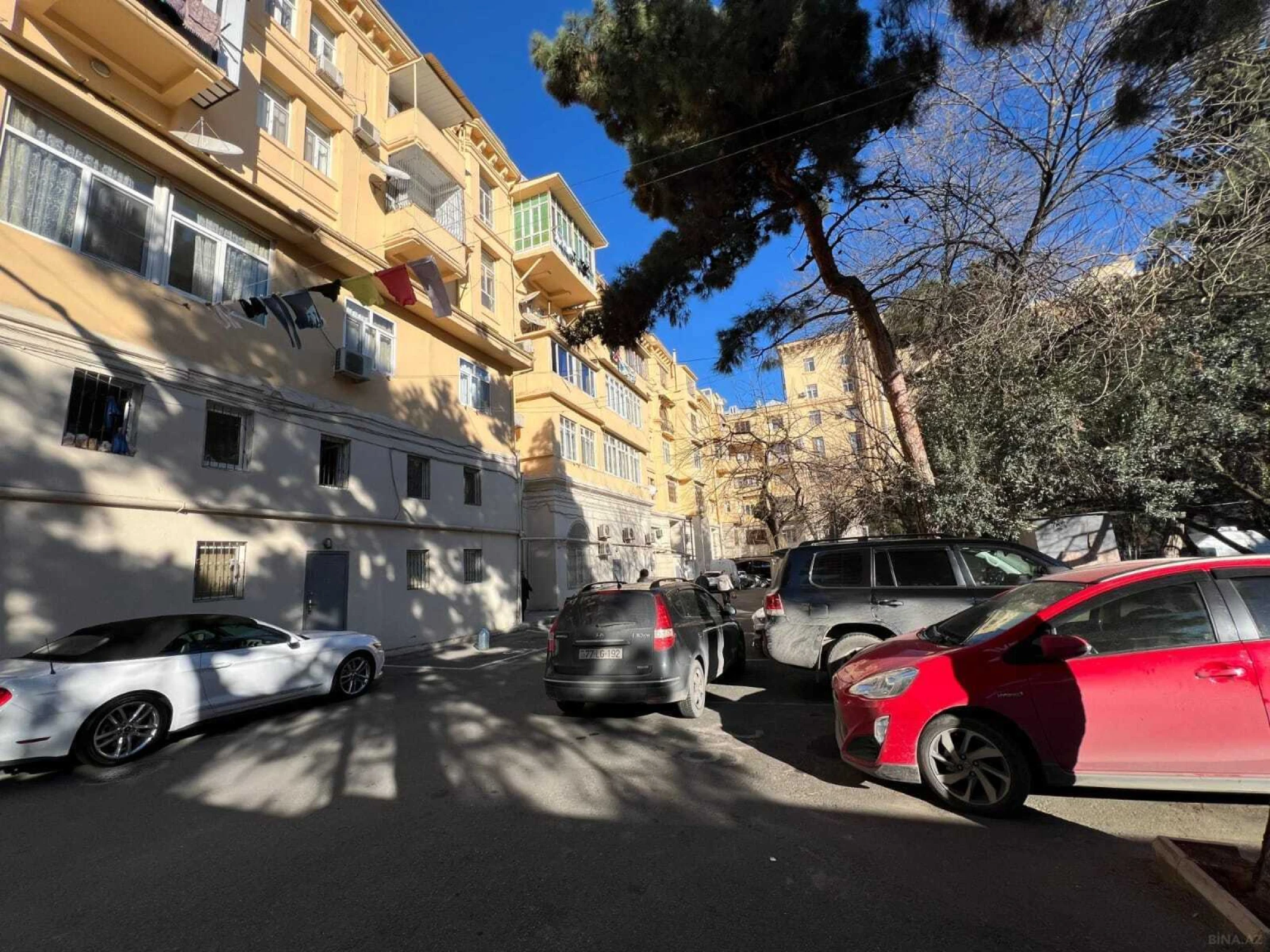 Satılır 3 otaqlı mənzil 93 m²