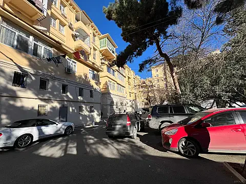 Satılır 3 otaqlı mənzil 93 m²