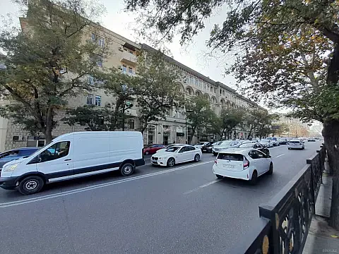 Satılır 3 otaqlı mənzil 93 m²