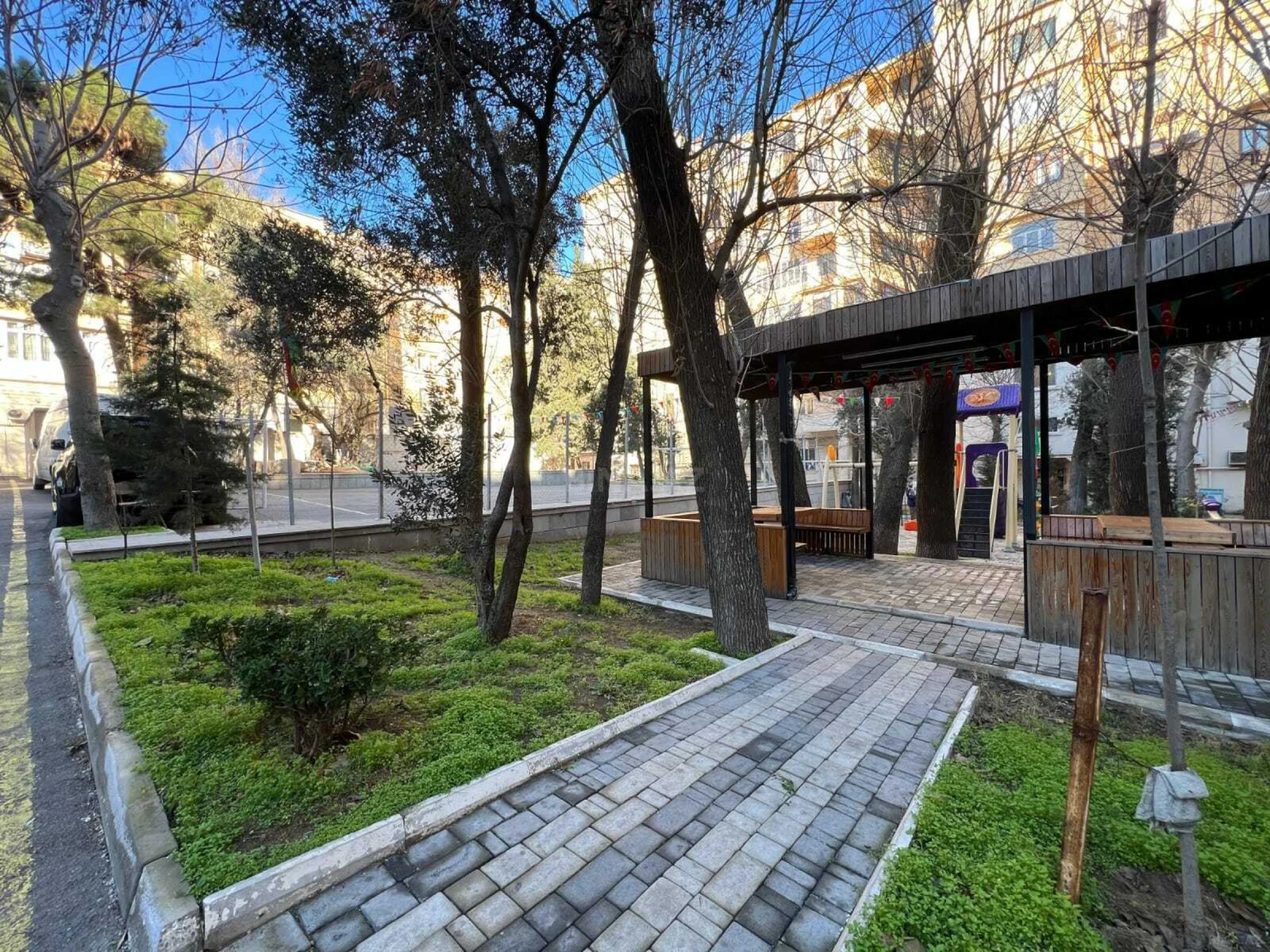 Satılır 3 otaqlı mənzil 93 m²