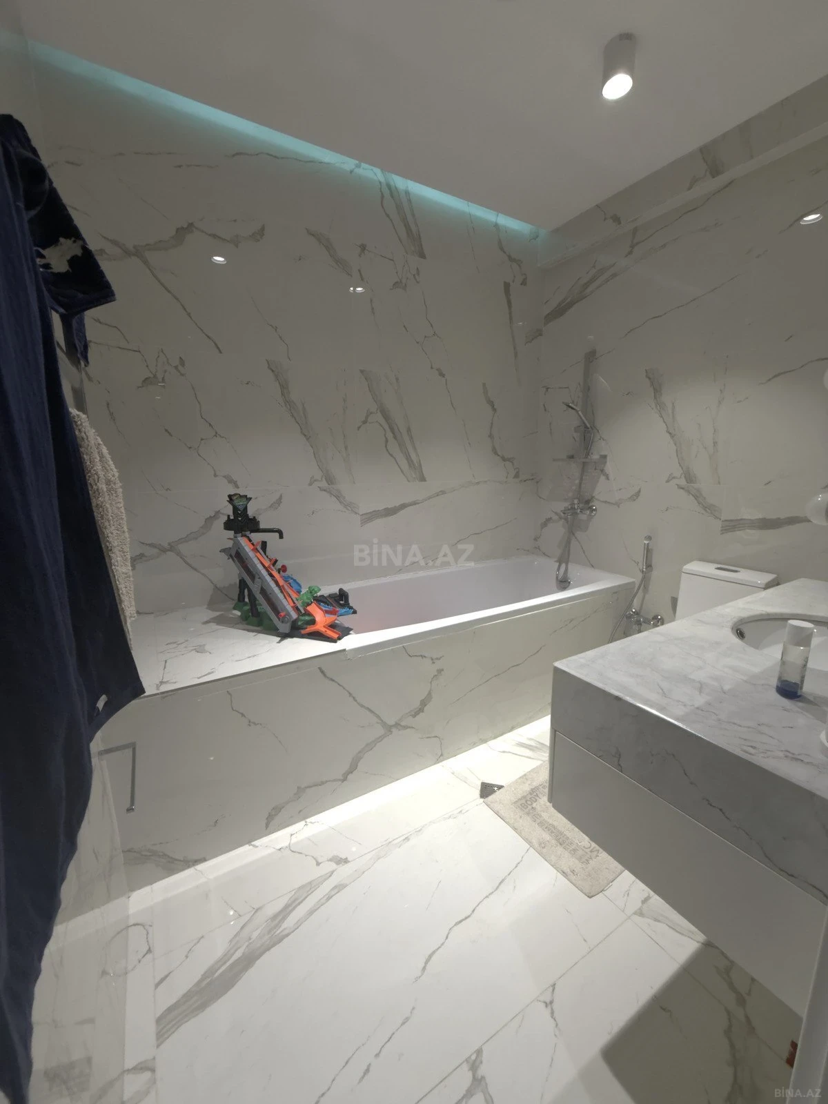 Satılır 3 otaqlı mənzil 110 m²