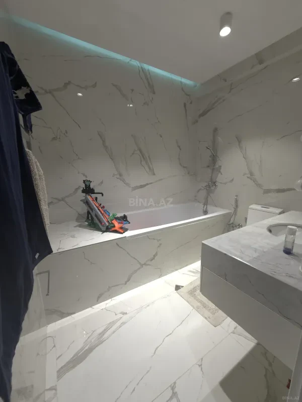 Satılır 3 otaqlı mənzil 110 m²