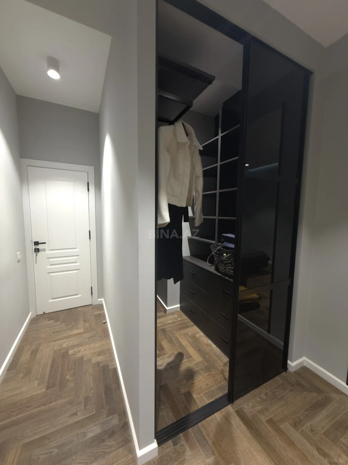 Satılır 3 otaqlı mənzil 110 m²