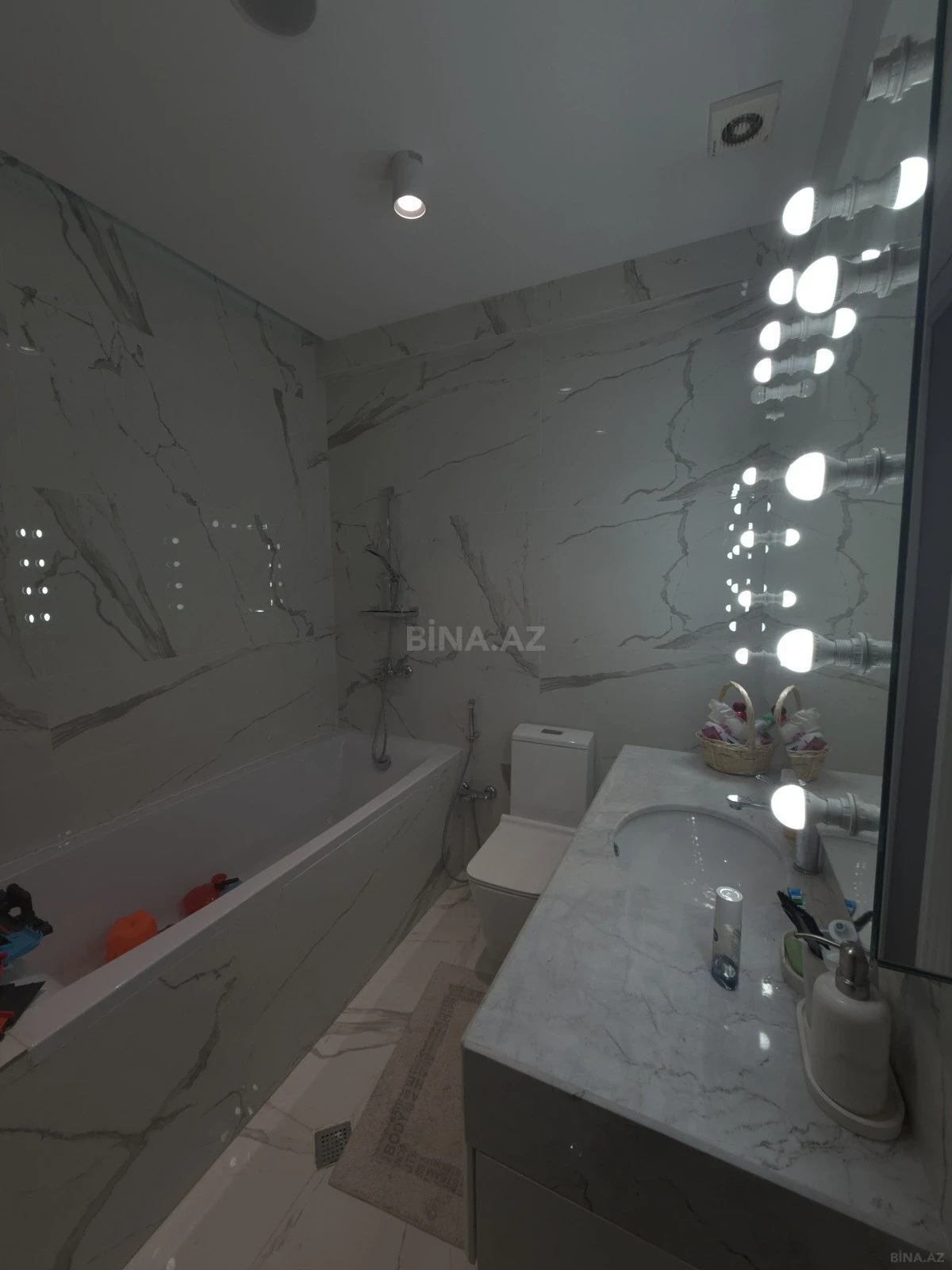 Satılır 3 otaqlı mənzil 110 m²