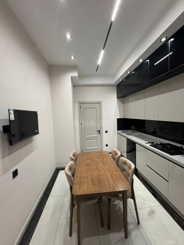 Kirayə verilir 2 otaqlı mənzil 130 m²