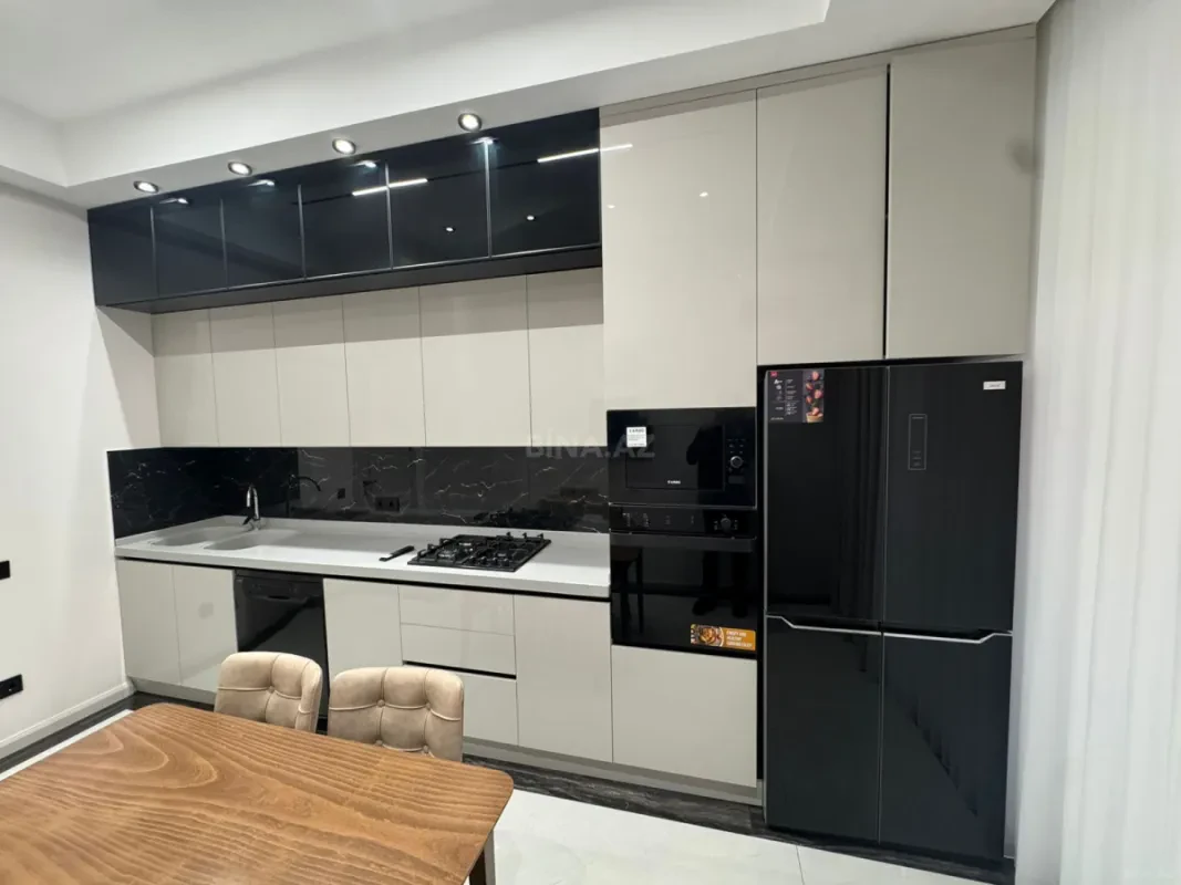 Kirayə verilir 2 otaqlı mənzil 130 m²