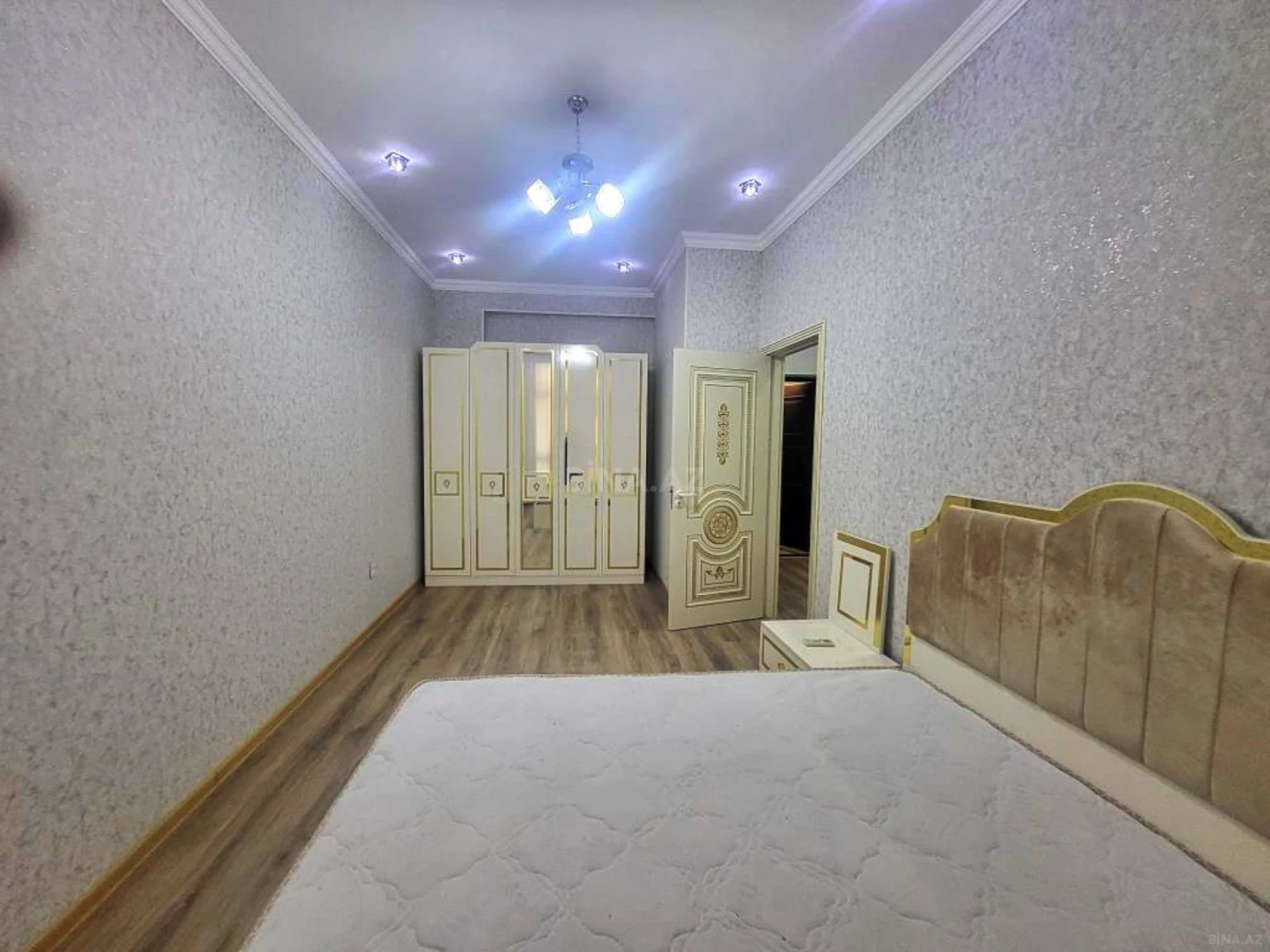 Kirayə verilir 2 otaqlı mənzil 74 m²