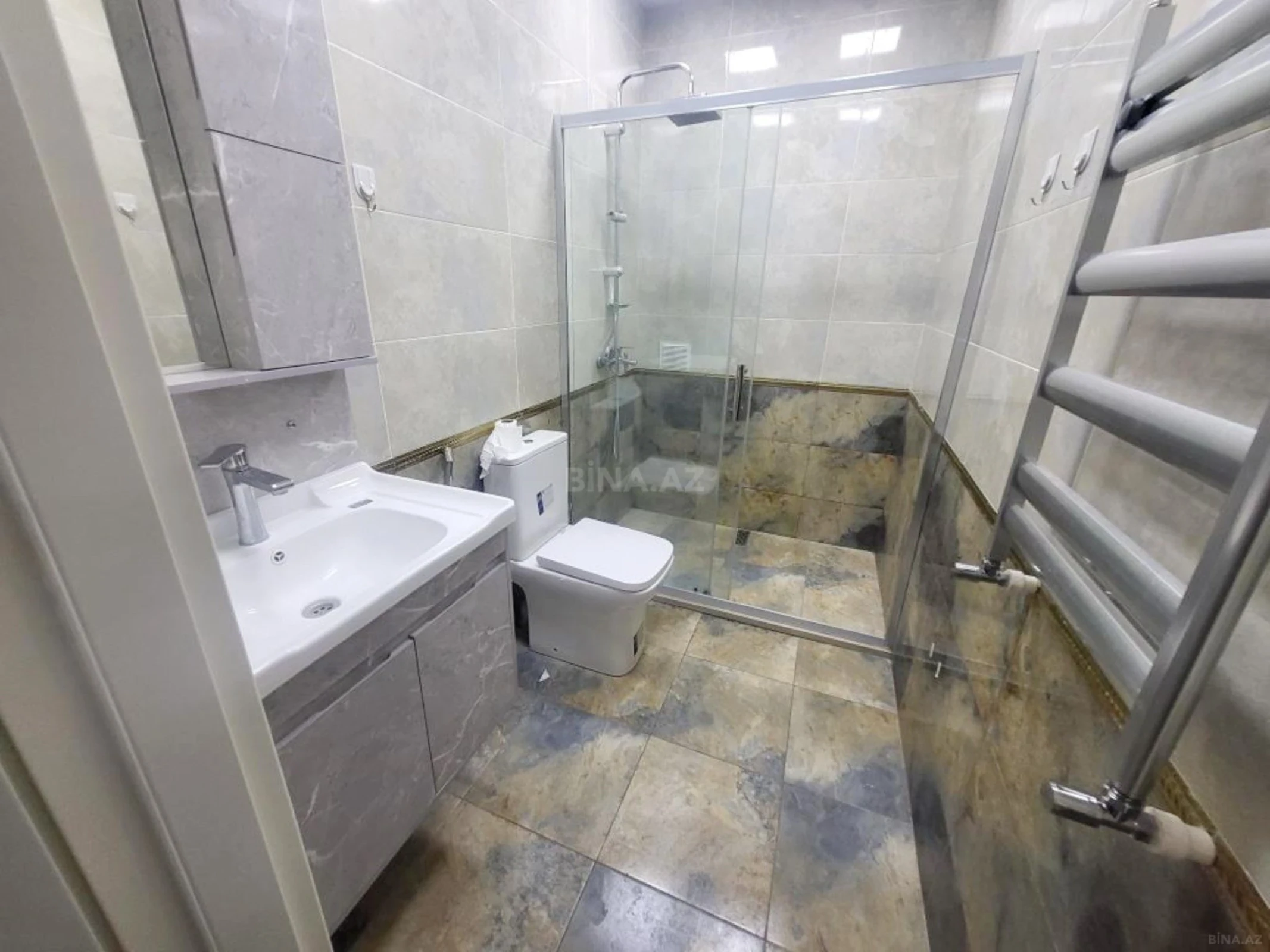 Kirayə verilir 2 otaqlı mənzil 74 m²