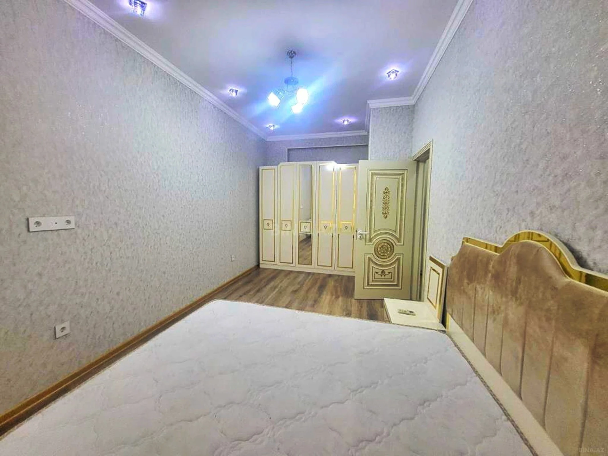Kirayə verilir 2 otaqlı mənzil 74 m²