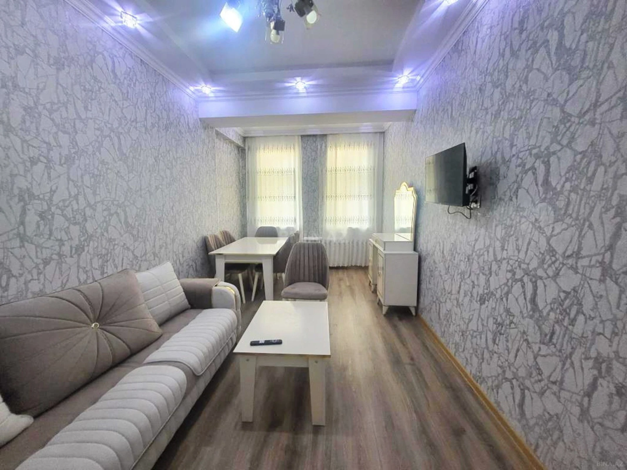 Kirayə verilir 2 otaqlı mənzil 74 m²