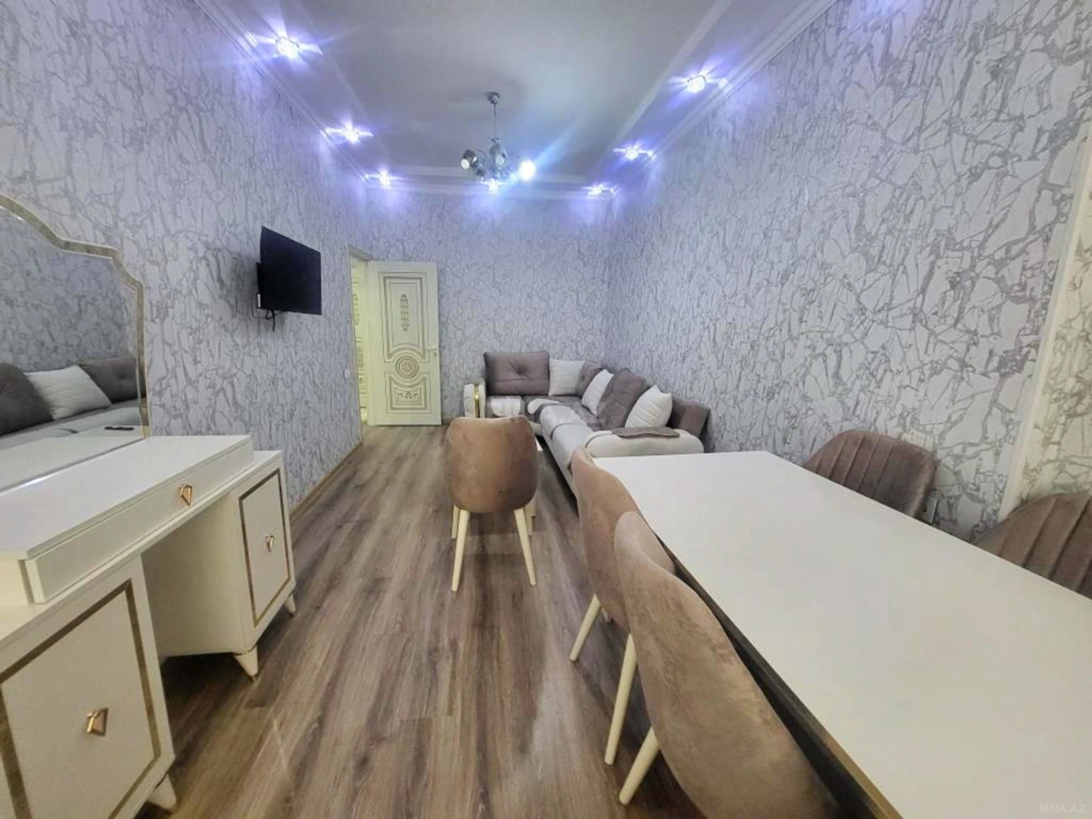 Kirayə verilir 2 otaqlı mənzil 74 m²