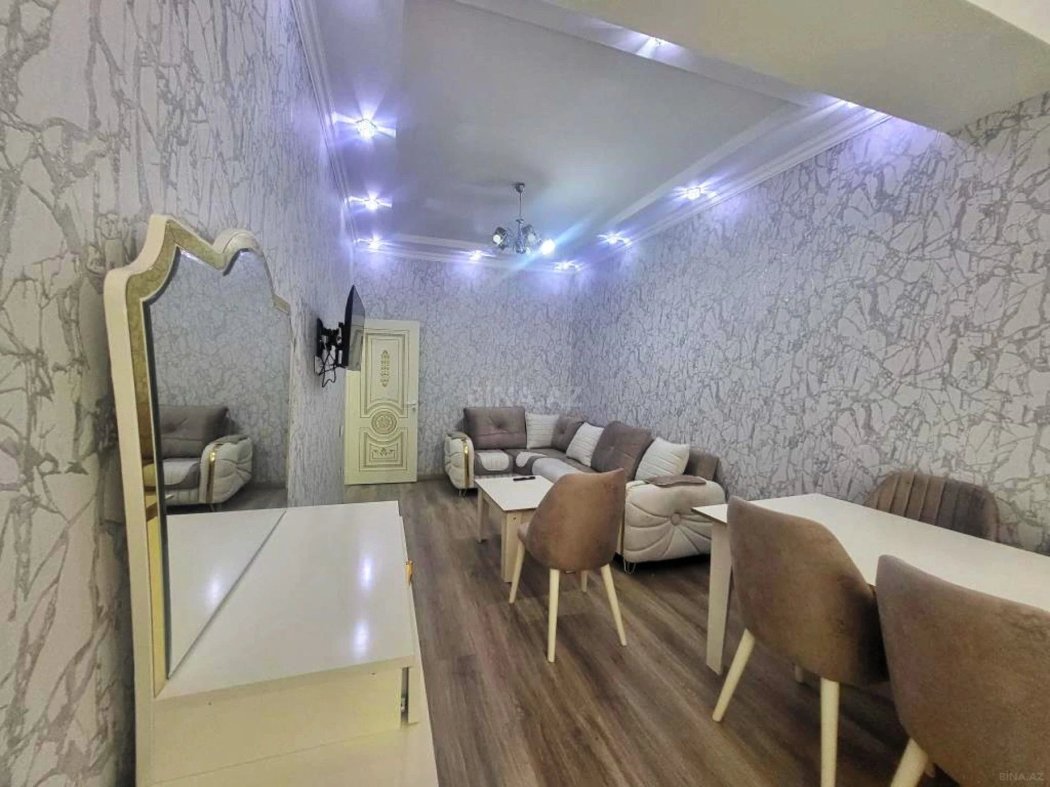 Kirayə verilir 2 otaqlı mənzil 74 m²