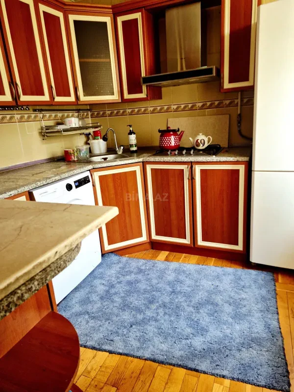 Kirayə verilir 2 otaqlı mənzil 85 m²