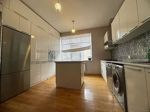 Kirayə verilir 3 otaqlı mənzil 100 m²