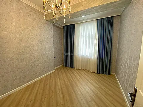 Satılır 3 otaqlı mənzil 130 m²