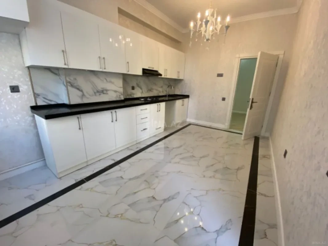 Satılır 3 otaqlı mənzil 130 m²