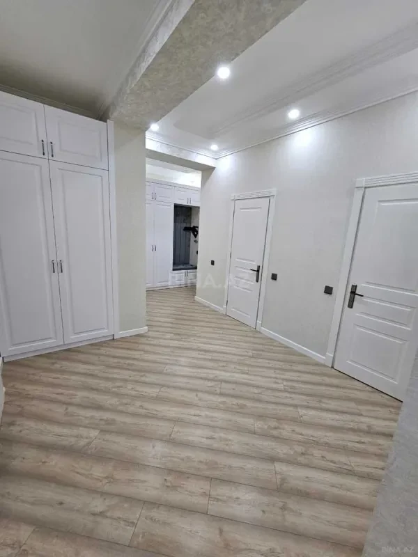 Satılır 3 otaqlı mənzil 130 m²
