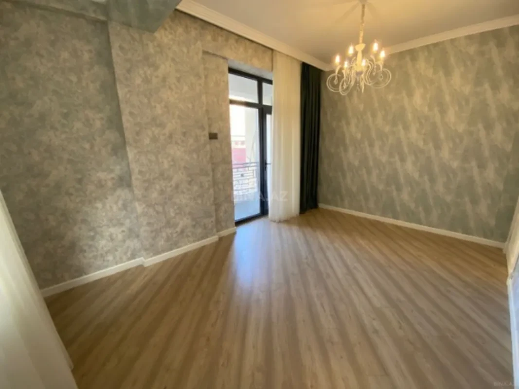 Satılır 3 otaqlı mənzil 130 m²