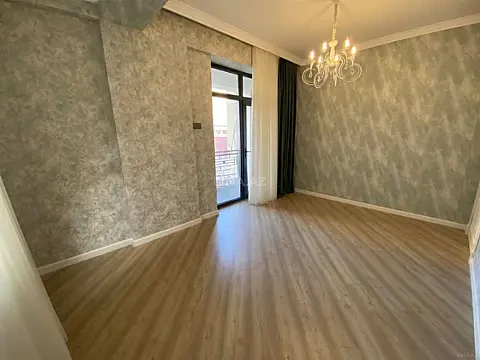 Satılır 3 otaqlı mənzil 130 m²
