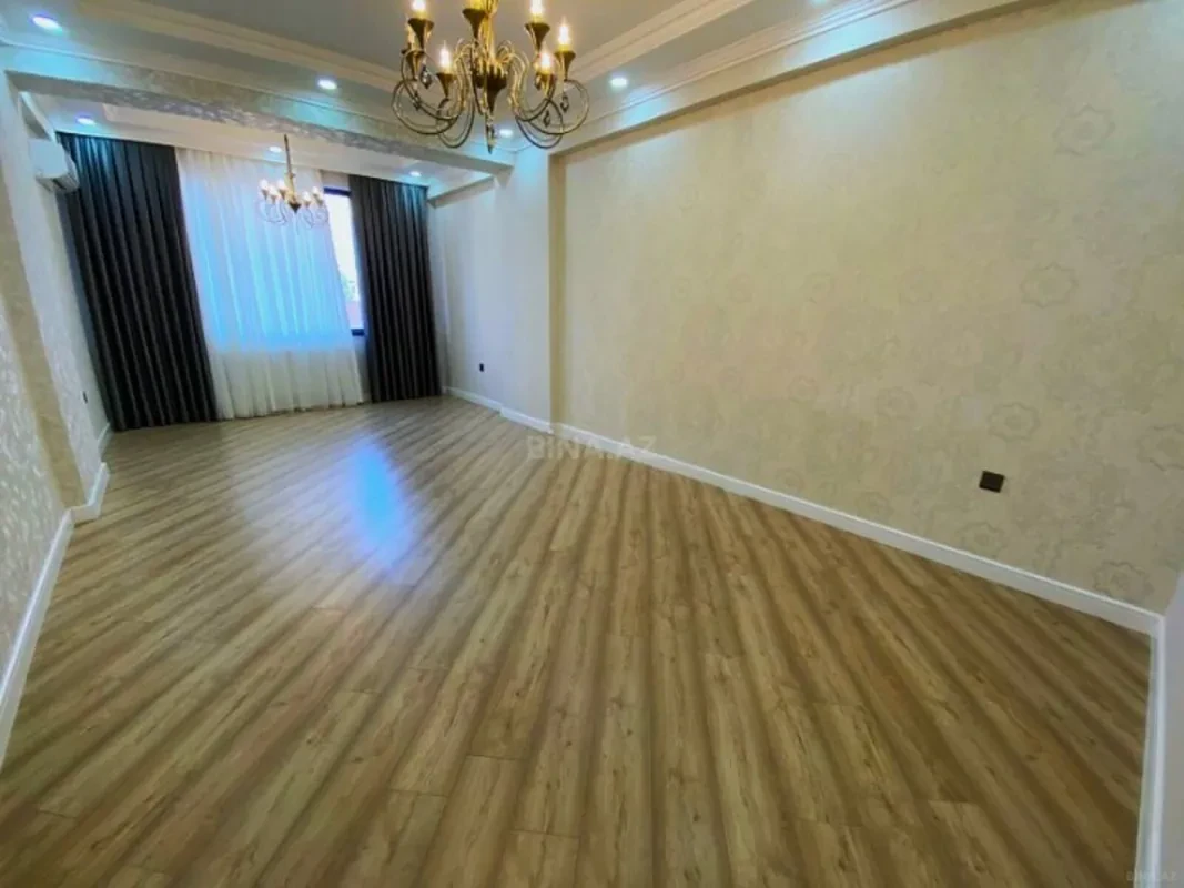 Satılır 3 otaqlı mənzil 130 m²