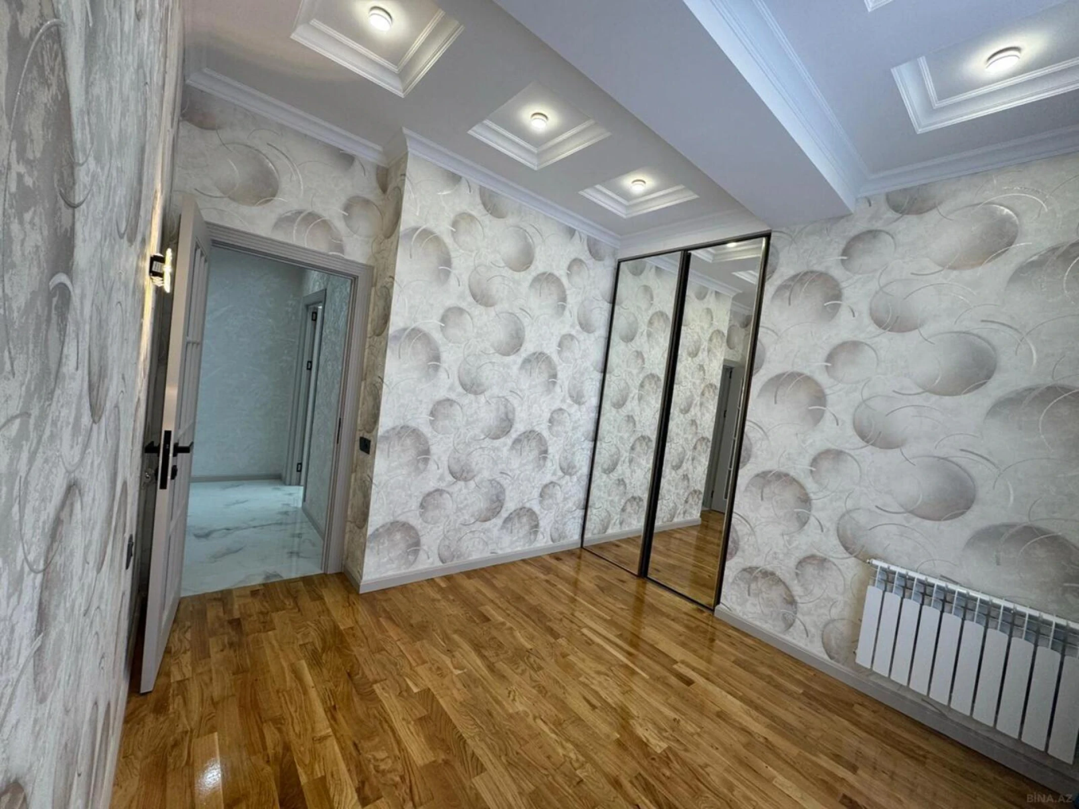 Satılır 3 otaqlı mənzil 92 m²