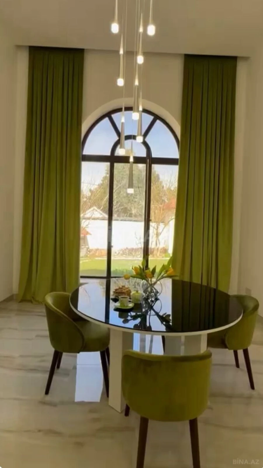 Kirayə verilir 7 otaqlı həyət evi 600 m²