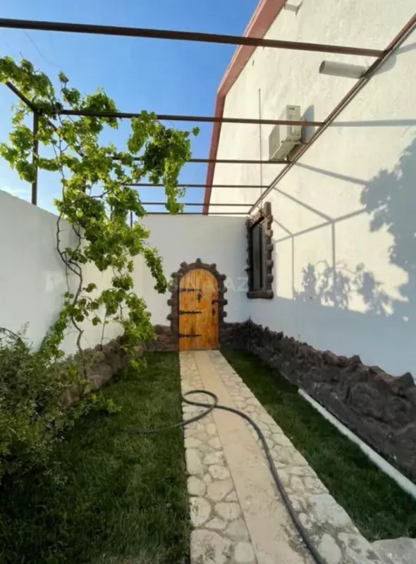Kirayə verilir 7 otaqlı həyət evi 600 m²