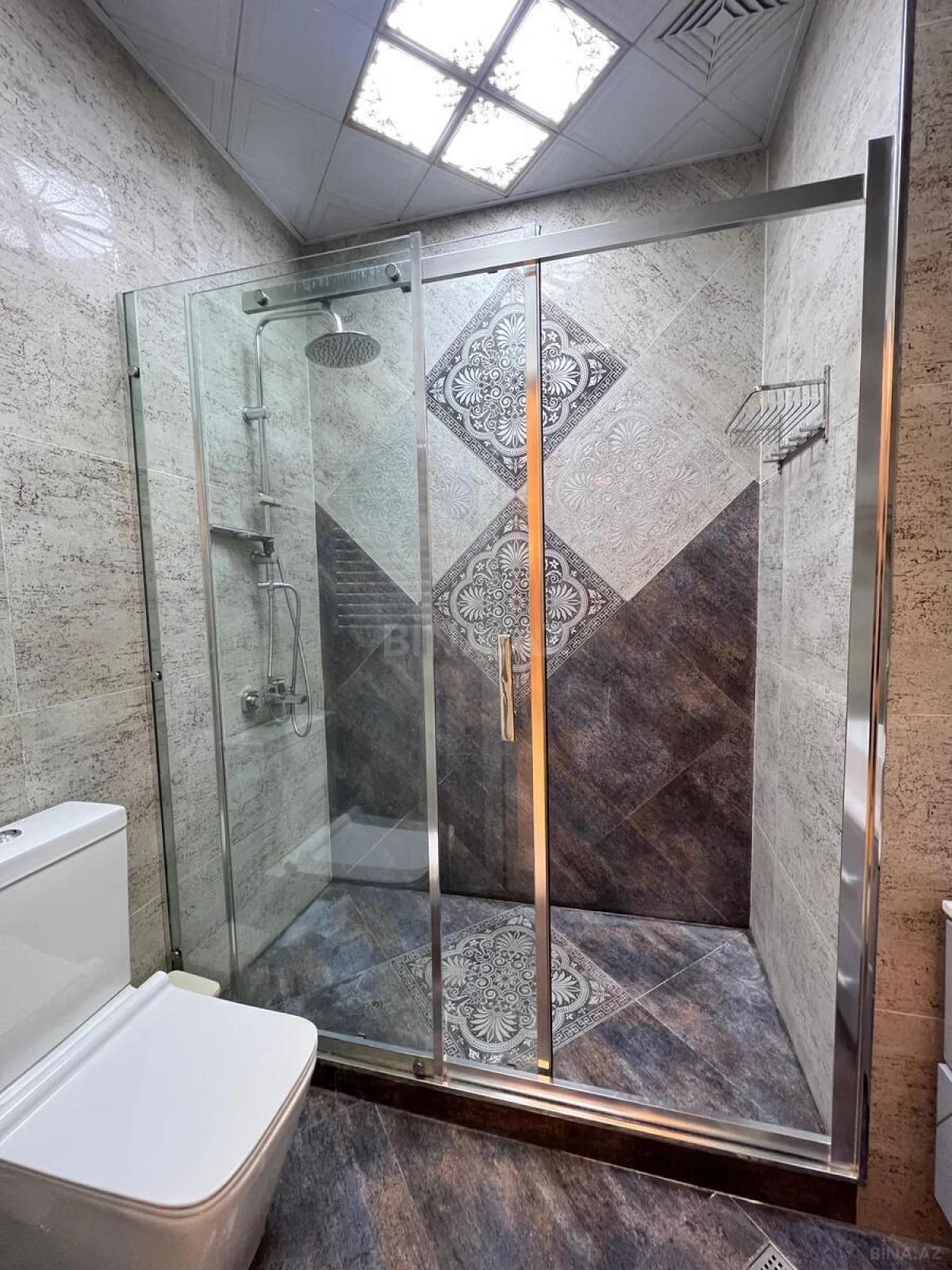 Satılır 3 otaqlı mənzil 121 m²