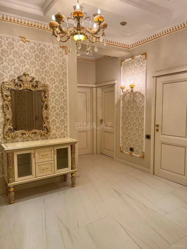 Satılır 3 otaqlı mənzil 121 m²