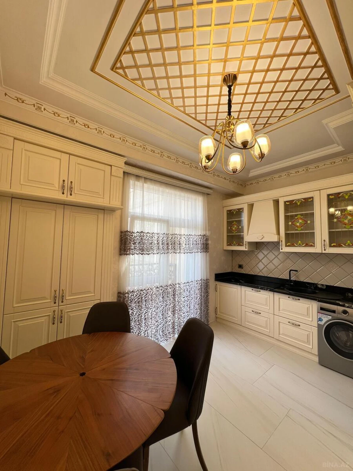 Satılır 3 otaqlı mənzil 121 m²