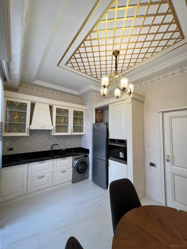 Satılır 3 otaqlı mənzil 121 m²