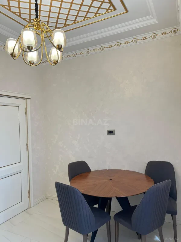 Satılır 3 otaqlı mənzil 121 m²