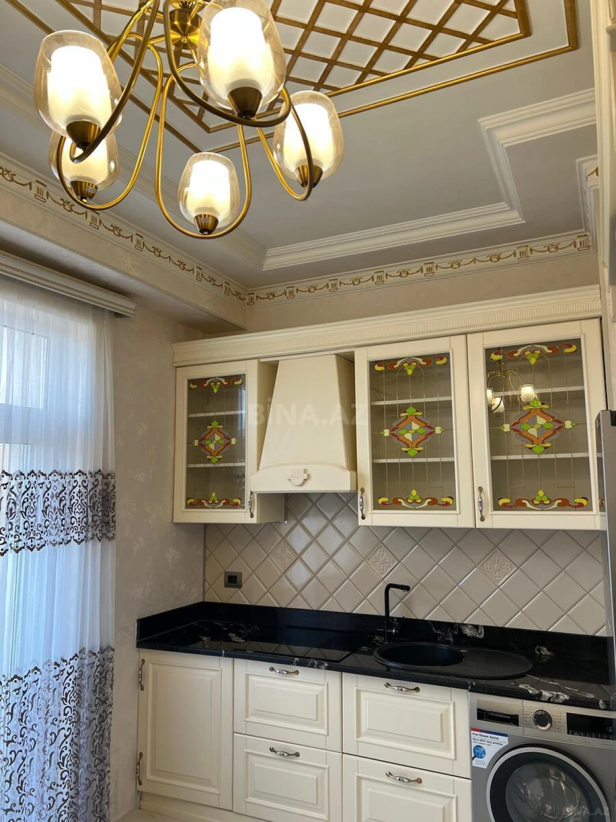 Satılır 3 otaqlı mənzil 121 m²