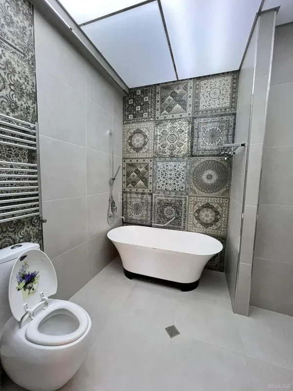 Satılır 3 otaqlı mənzil 121 m²
