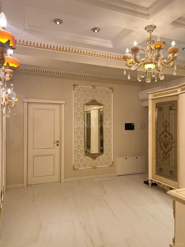 Satılır 3 otaqlı mənzil 121 m²