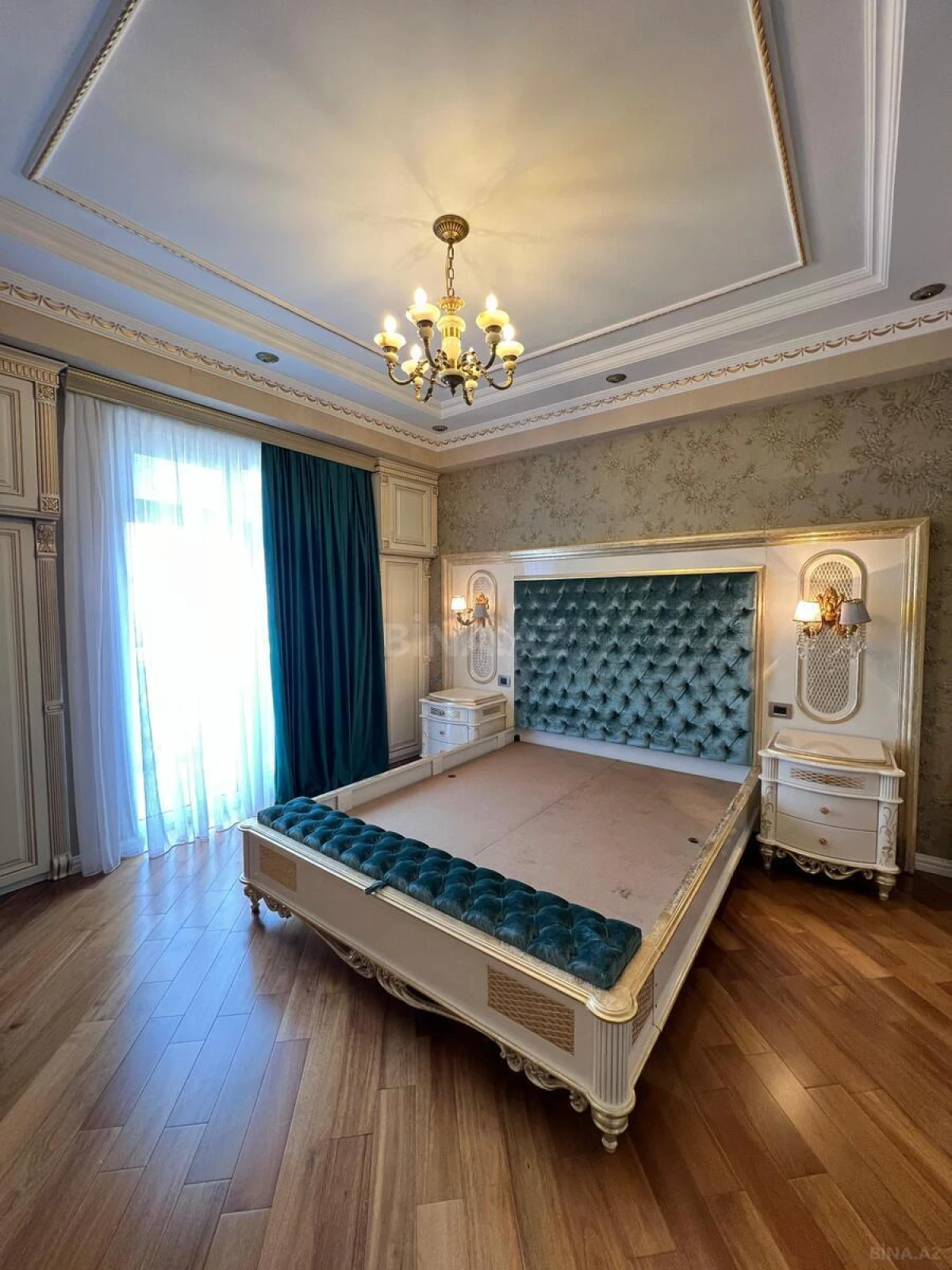 Satılır 3 otaqlı mənzil 121 m²
