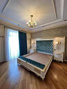 Satılır 3 otaqlı mənzil 121 m²