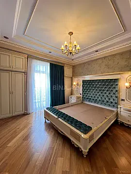 Satılır 3 otaqlı mənzil 121 m²