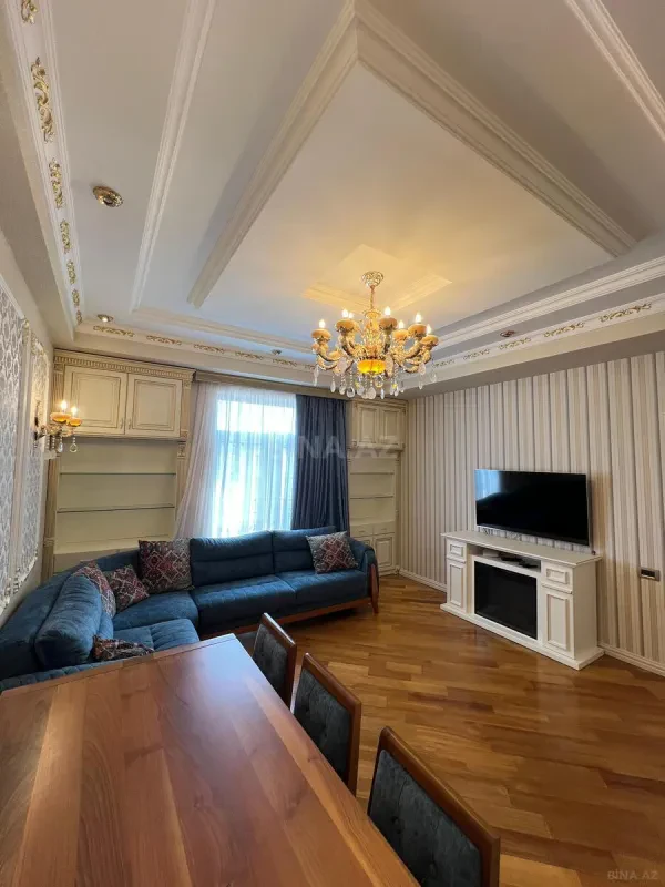 Satılır 3 otaqlı mənzil 121 m²