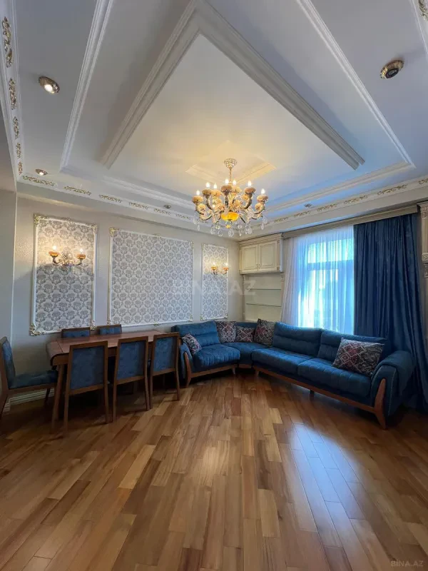 Satılır 3 otaqlı mənzil 121 m²