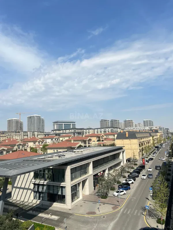 Satılır 3 otaqlı mənzil 121 m²