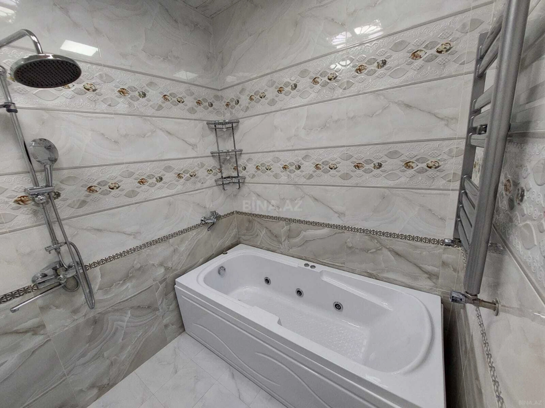 Kirayə verilir 2 otaqlı mənzil 102 m²