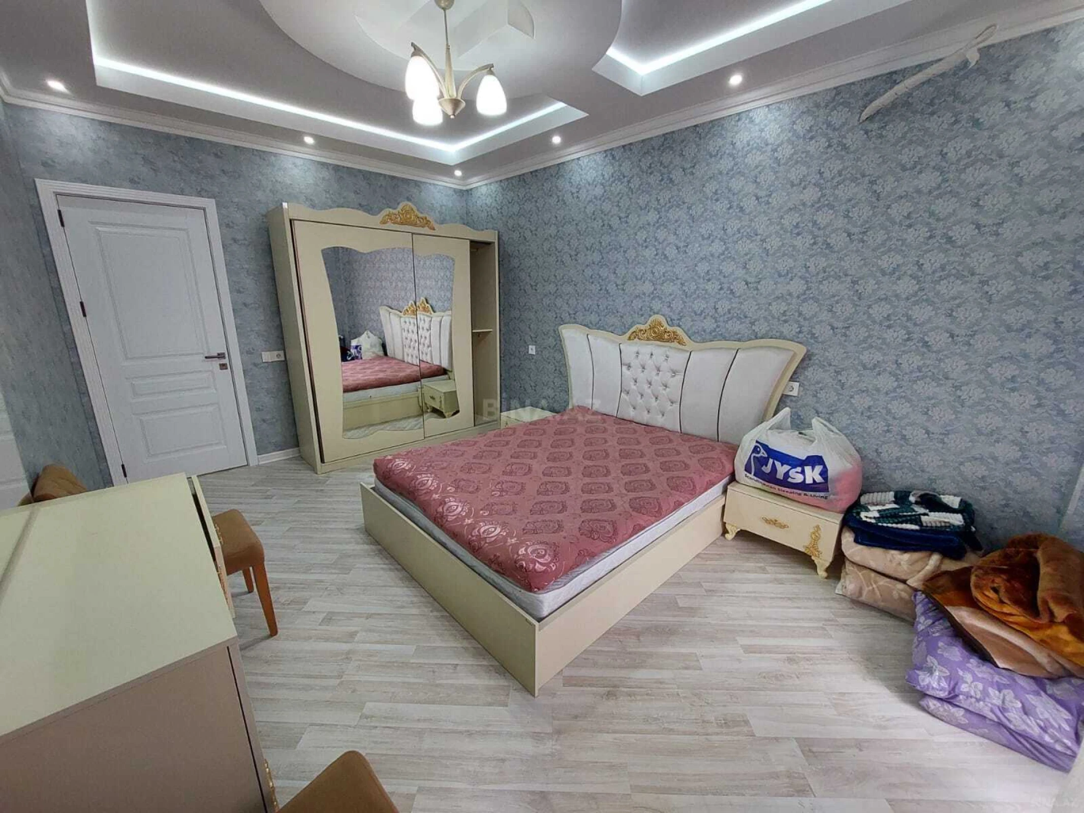 Kirayə verilir 2 otaqlı mənzil 102 m²