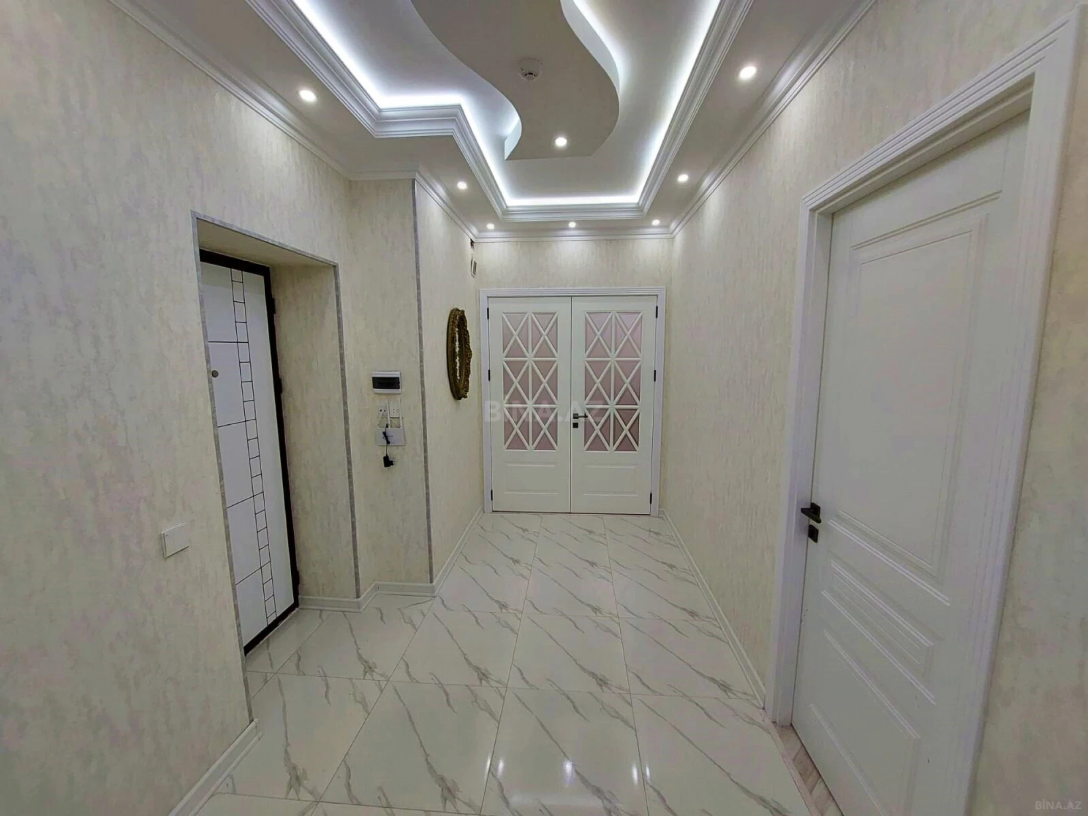 Kirayə verilir 2 otaqlı mənzil 102 m²