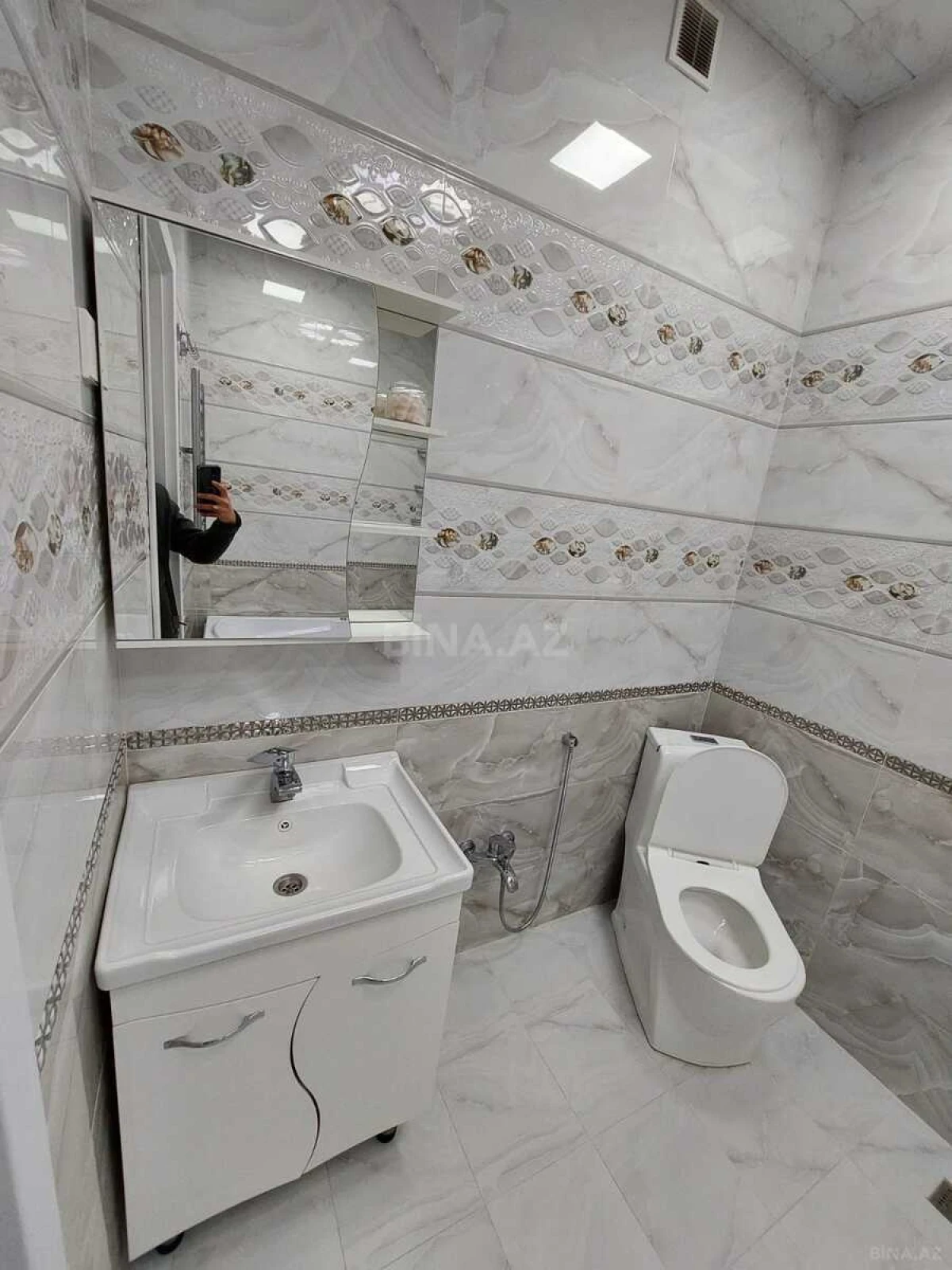 Kirayə verilir 2 otaqlı mənzil 102 m²