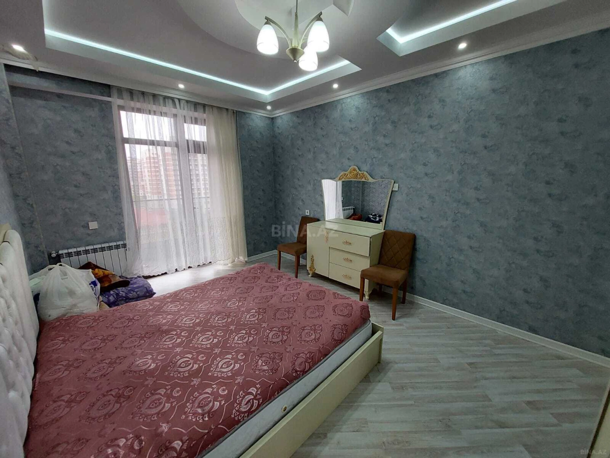 Kirayə verilir 2 otaqlı mənzil 102 m²