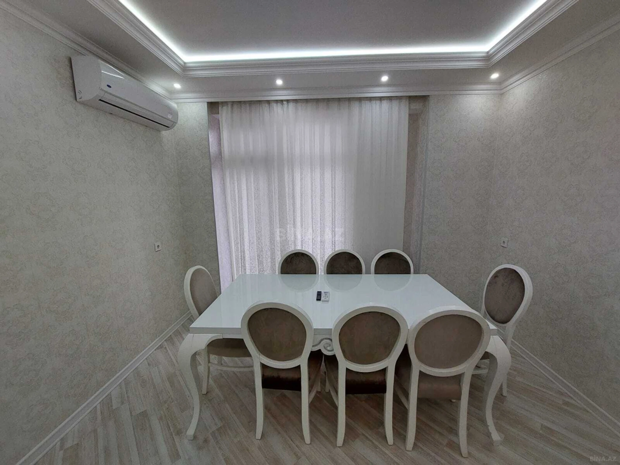 Kirayə verilir 2 otaqlı mənzil 102 m²