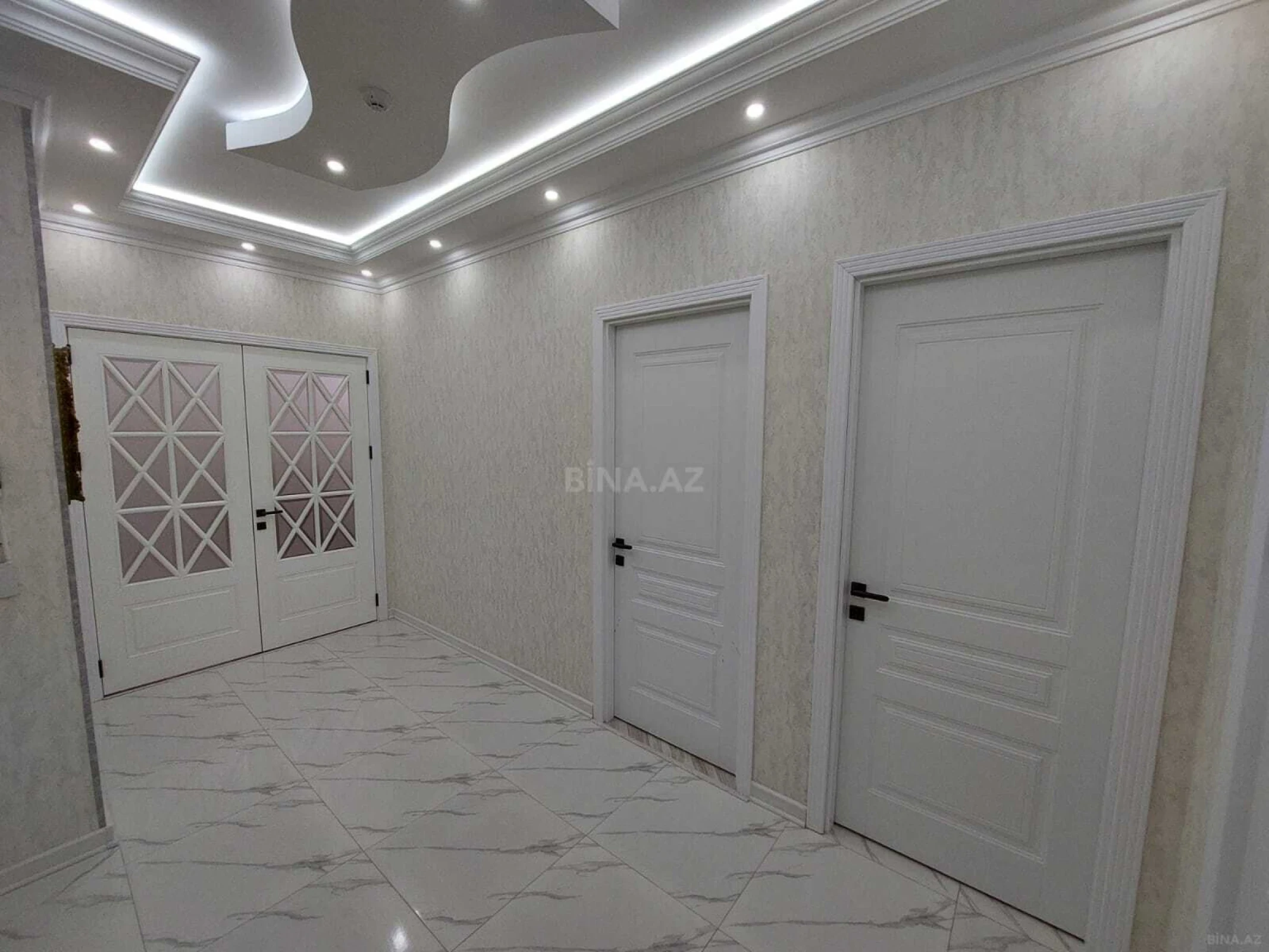 Kirayə verilir 2 otaqlı mənzil 102 m²